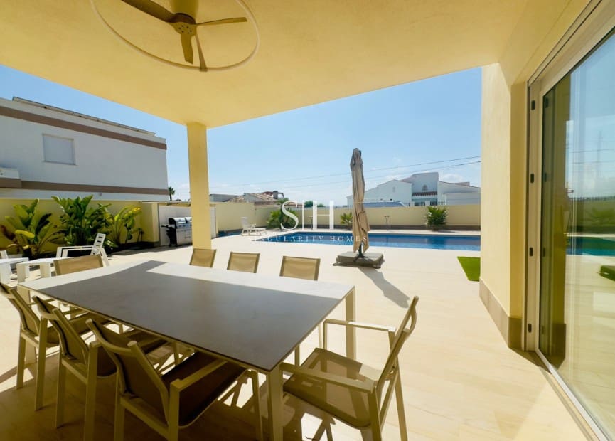 4 slaapkamer Villa te koop in Torrevieja met zwembad garage - € 780.000 (Ref: 9148048)