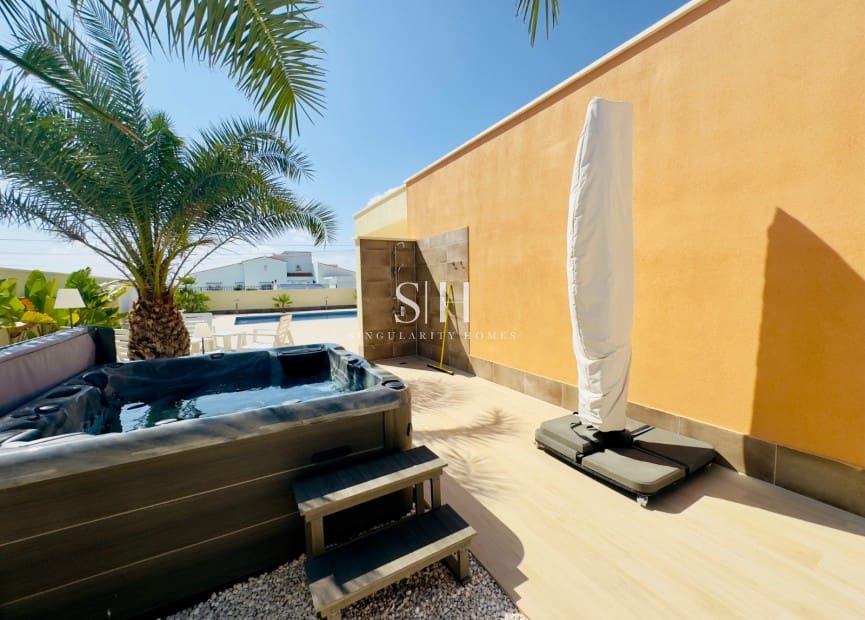 4 slaapkamer Villa te koop in Torrevieja met zwembad garage - € 780.000 (Ref: 9148048)