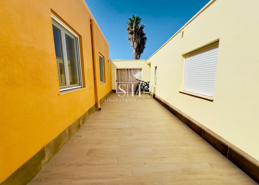 4 slaapkamer Villa te koop in Torrevieja met zwembad garage - € 780.000 (Ref: 9148048)