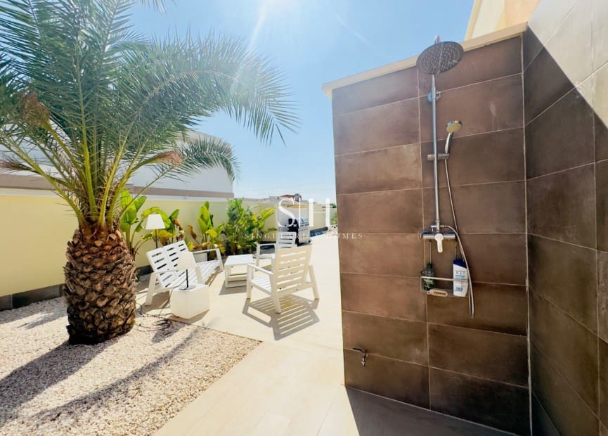 4 slaapkamer Villa te koop in Torrevieja met zwembad garage - € 780.000 (Ref: 9148048)