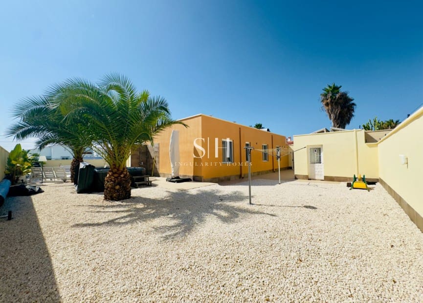 4 slaapkamer Villa te koop in Torrevieja met zwembad garage - € 780.000 (Ref: 9148048)