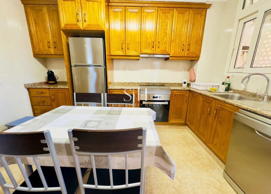 4 soveværelse Lejlighed til salg i La Zenia med swimmingpool - € 312.000 (Ref: 9158192)