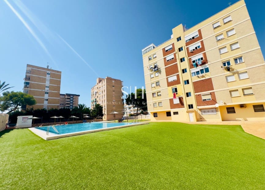 4 soveværelse Lejlighed til salg i La Zenia med swimmingpool - € 312.000 (Ref: 9158192)