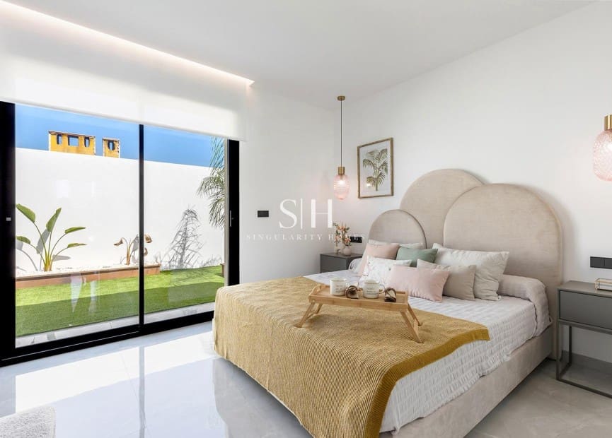 Chalet de 3 habitaciones en Los Balcones en venta con piscina - 700.000 € (Ref: 9159159)