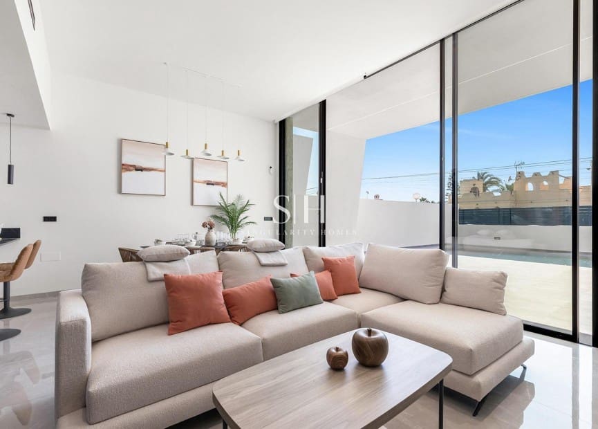 Chalet de 3 habitaciones en Los Balcones en venta con piscina - 700.000 € (Ref: 9159159)