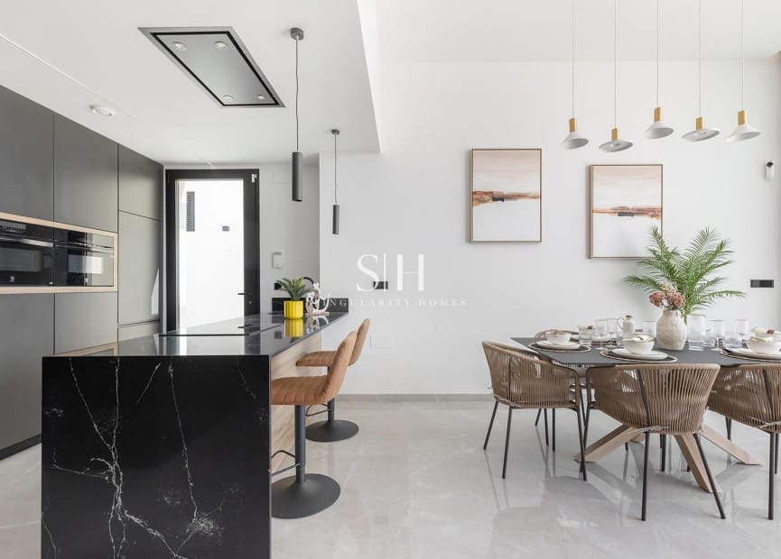 Chalet de 3 habitaciones en Los Balcones en venta con piscina - 700.000 € (Ref: 9159159)