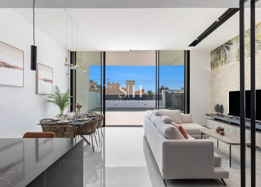 Chalet de 3 habitaciones en Los Balcones en venta con piscina - 700.000 € (Ref: 9159159)