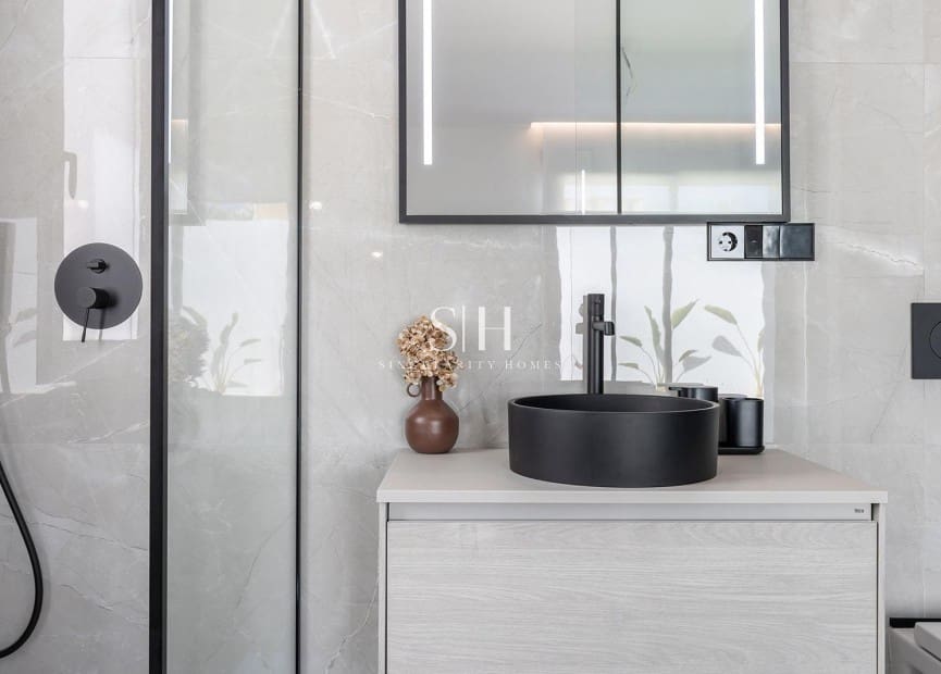 Chalet de 3 habitaciones en Los Balcones en venta con piscina - 700.000 € (Ref: 9159159)