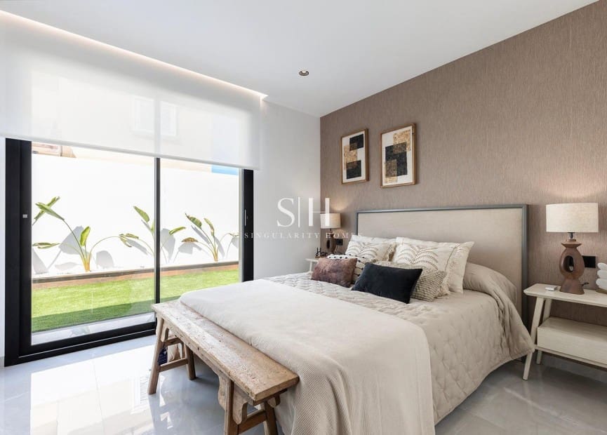 Chalet de 3 habitaciones en Los Balcones en venta con piscina - 700.000 € (Ref: 9159159)