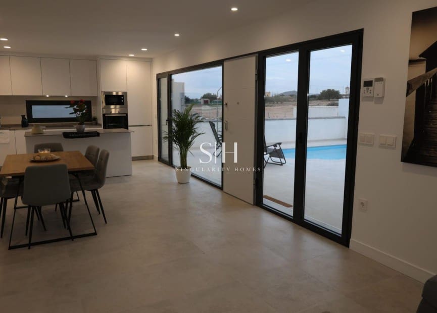 3 soveværelse Villa til salg i La Pinilla med swimmingpool - € 257.464 (Ref: 9159178)