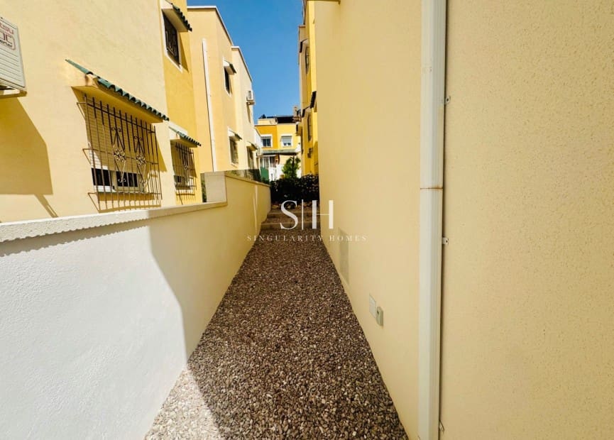 2 soveværelse Byhus til salg i La Florida med swimmingpool - € 279.000 (Ref: 9163041)