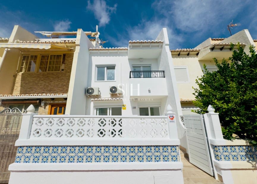 3 soveværelse Byhus til salg i Los Balcones med swimmingpool - € 229.000 (Ref: 9164559)