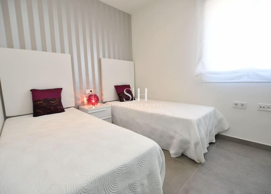 3 slaapkamer Bungalow te koop in San Miguel de Salinas met zwembad - € 281.600 (Ref: 9187511)