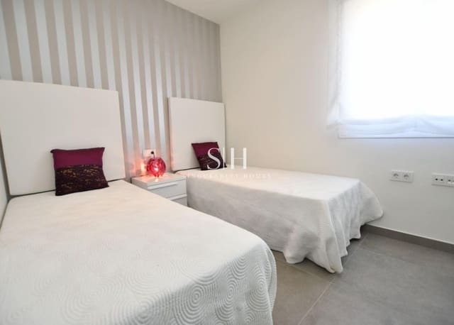 3 slaapkamer Bungalow te koop in San Miguel de Salinas met zwembad - € 281.600 (Ref: 9187511)