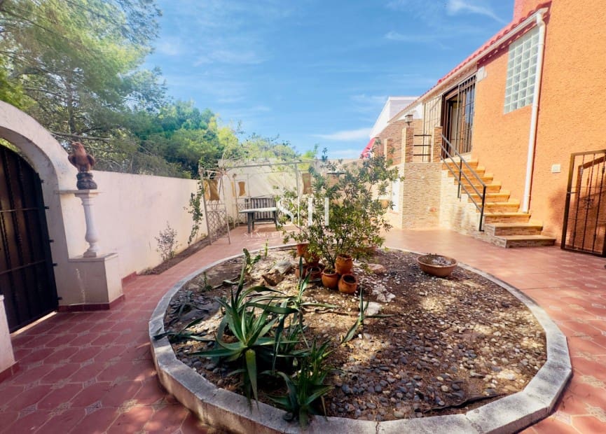 3 slaapkamer Villa te koop in Los Balcones met zwembad - € 330.000 (Ref: 9199965)