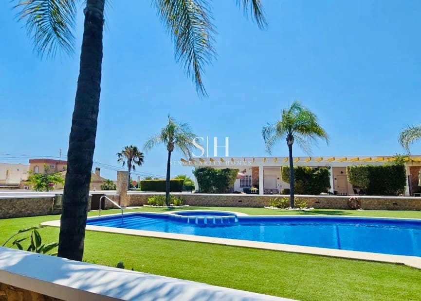 2 soveværelse Bungalow til salg i Pilar de la Horadada med swimmingpool - € 234.900 (Ref: 9221887)