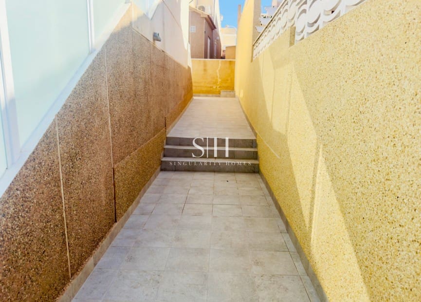 3 soveværelse Villa til salg i La Florida med swimmingpool - € 265.000 (Ref: 9227798)