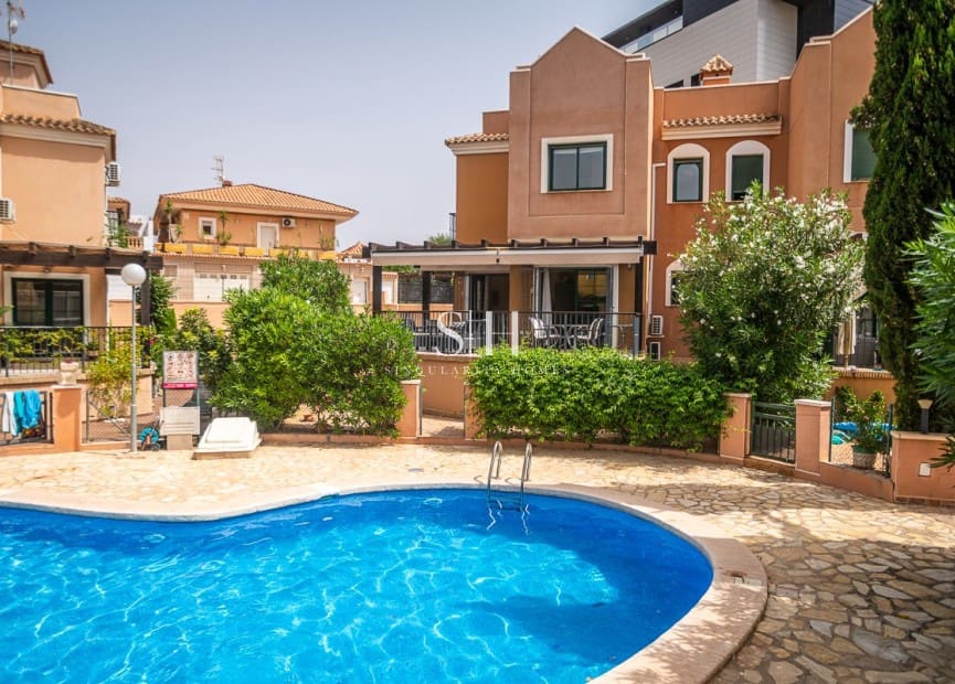 3 slaapkamer Villa te koop in Torrevieja - € 285.000 (Ref: 9249073)
