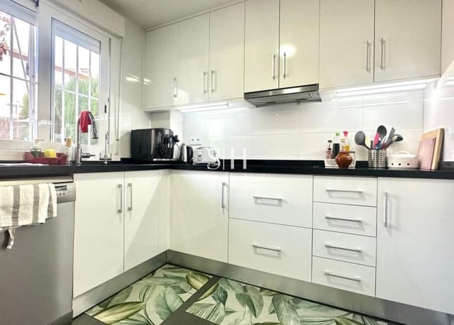 2 bedroom Townhouse for sale in Aguas Nuevas, Torrevieja with pool - € 301,000 (Ref: 9249399)