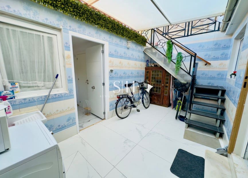 4 soverom Villa til salgs i Torrevieja med garasje - € 264 000 (Ref: 9258207)