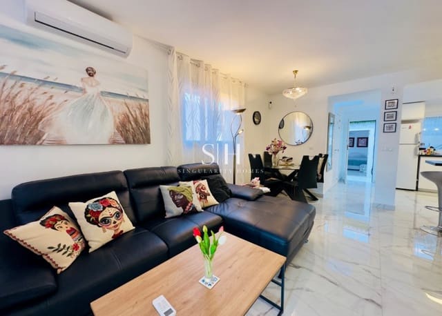 4 bedroom Villa for sale in Playa de los Náufragos, Torrevieja with garage - € 264,000 (Ref: 9258207)