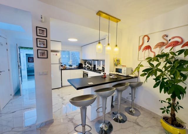 4 bedroom Villa for sale in Playa de los Náufragos, Torrevieja with garage - € 264,000 (Ref: 9258207)