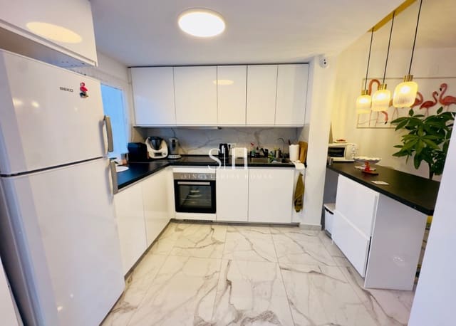 4 bedroom Villa for sale in Playa de los Náufragos, Torrevieja with garage - € 264,000 (Ref: 9258207)