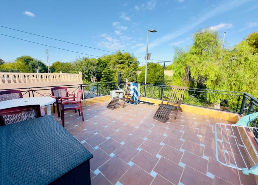 4 soverom Villa til salgs i Torrevieja med garasje - € 264 000 (Ref: 9258207)