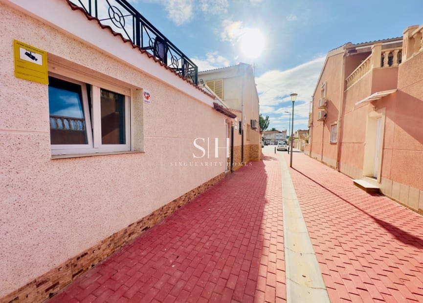 4 soverom Villa til salgs i Torrevieja med garasje - € 264 000 (Ref: 9258207)