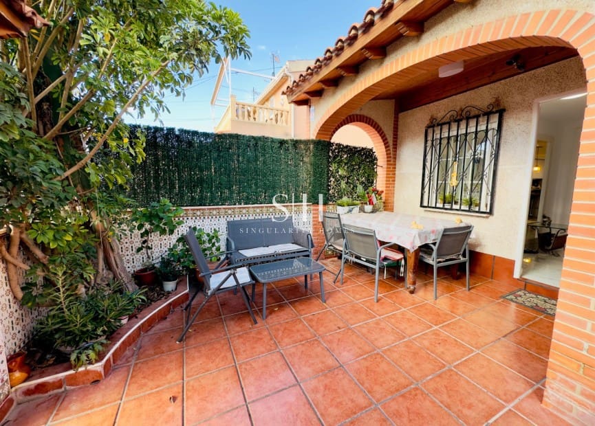 4 soverom Villa til salgs i Torrevieja med garasje - € 264 000 (Ref: 9258207)