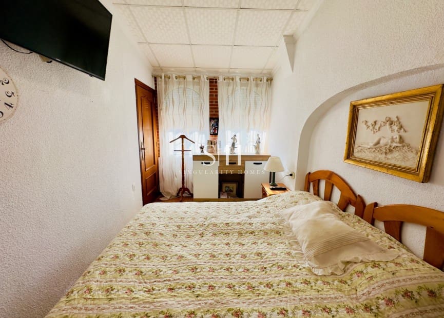 4 soverom Villa til salgs i Torrevieja med garasje - € 264 000 (Ref: 9258207)