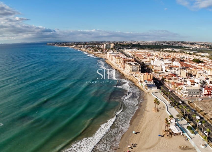 4 soverom Villa til salgs i Torrevieja med garasje - € 264 000 (Ref: 9258207)