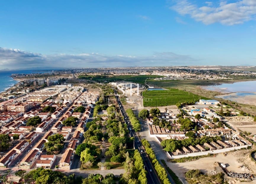 4 soverom Villa til salgs i Torrevieja med garasje - € 264 000 (Ref: 9258207)