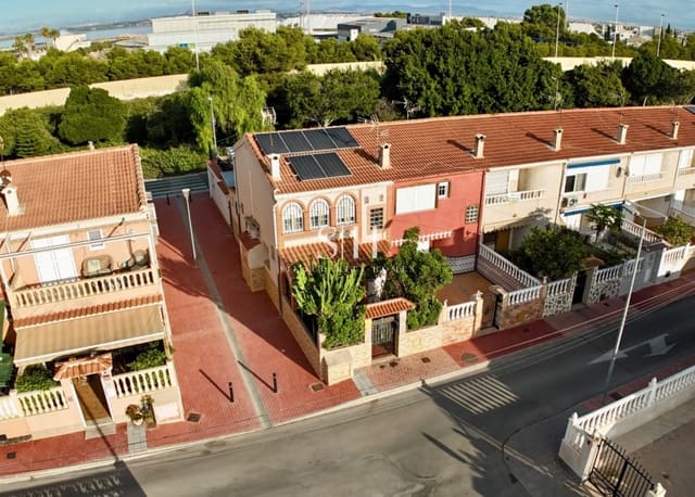 4 bedroom Villa for sale in Playa de los Náufragos, Torrevieja with garage - € 264,000 (Ref: 9258207)