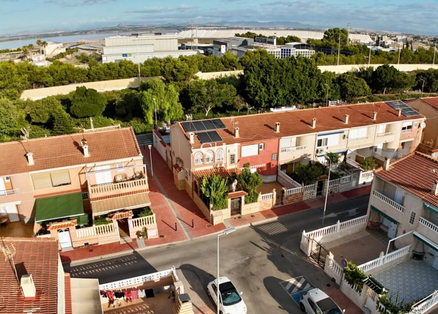 4 soverom Villa til salgs i Torrevieja med garasje - € 264 000 (Ref: 9258207)