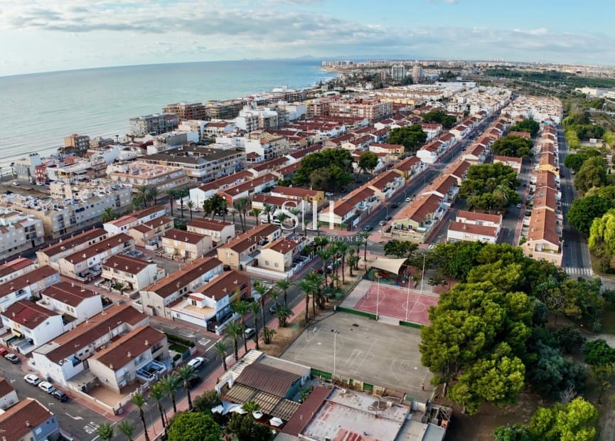 4 soverom Villa til salgs i Torrevieja med garasje - € 264 000 (Ref: 9258207)