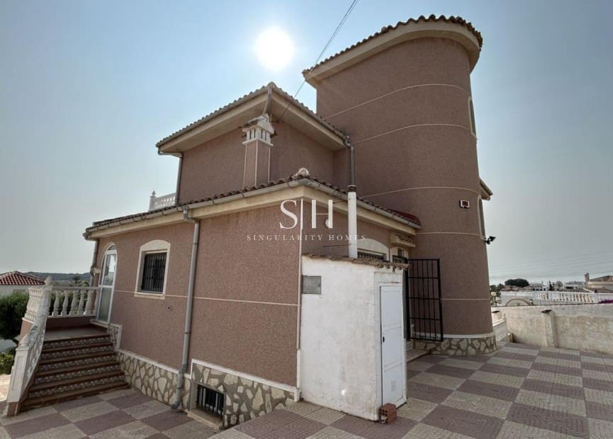 5 makuuhuone Huvila myytävänä paikassa Ciudad Quesada - 599 990 € (Ref: 9293480)