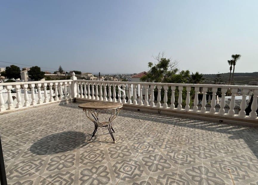 5 makuuhuone Huvila myytävänä paikassa Ciudad Quesada - 599 990 € (Ref: 9293480)