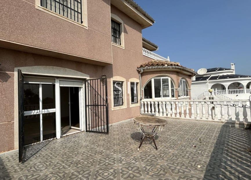 5 makuuhuone Huvila myytävänä paikassa Ciudad Quesada - 599 990 € (Ref: 9293480)