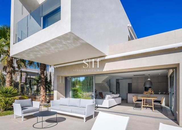 3 soveværelse Villa til salg i San Miguel de Salinas med swimmingpool - € 817.000 (Ref: 9295853)