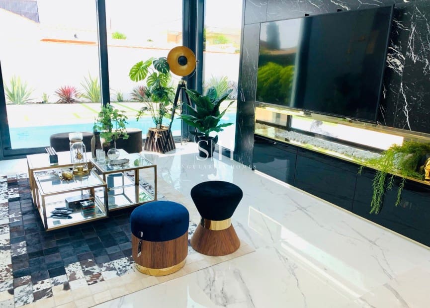 3 Zimmer Villa zu verkaufen in Torrevieja mit Pool Garage - 750.000 € (Ref: 9306730)