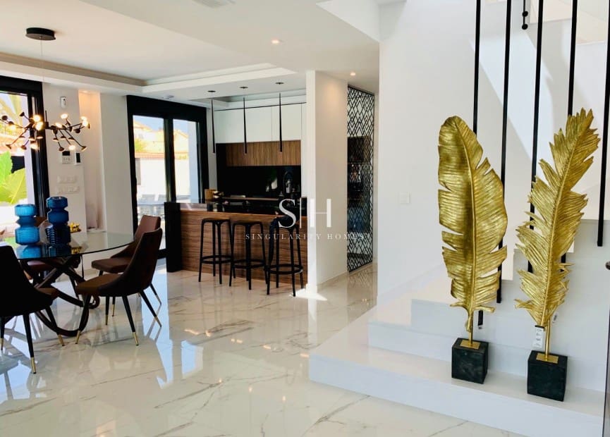 3 Zimmer Villa zu verkaufen in Torrevieja mit Pool Garage - 750.000 € (Ref: 9306730)