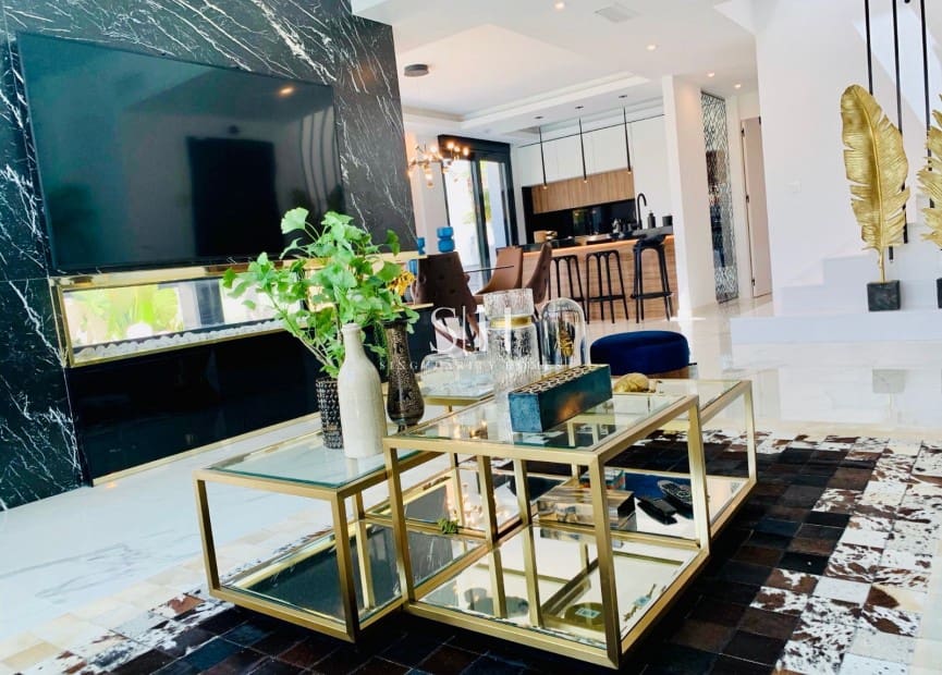 3 Zimmer Villa zu verkaufen in Torrevieja mit Pool Garage - 750.000 € (Ref: 9306730)