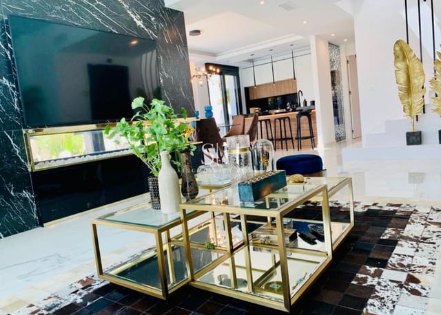 3 Zimmer Villa zu verkaufen in El Chaparral - La Siesta - La Torreta, Torrevieja mit Pool Garage - 750.000 € (Ref: 9306730)