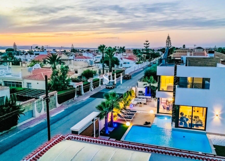 3 Zimmer Villa zu verkaufen in Torrevieja mit Pool Garage - 750.000 € (Ref: 9306730)