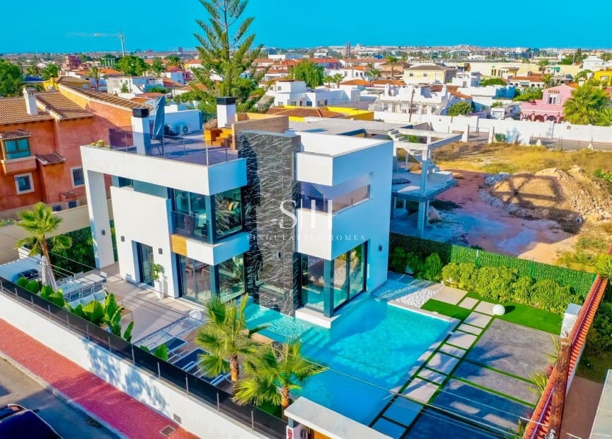 3 Zimmer Villa zu verkaufen in Torrevieja mit Pool Garage - 750.000 € (Ref: 9306730)