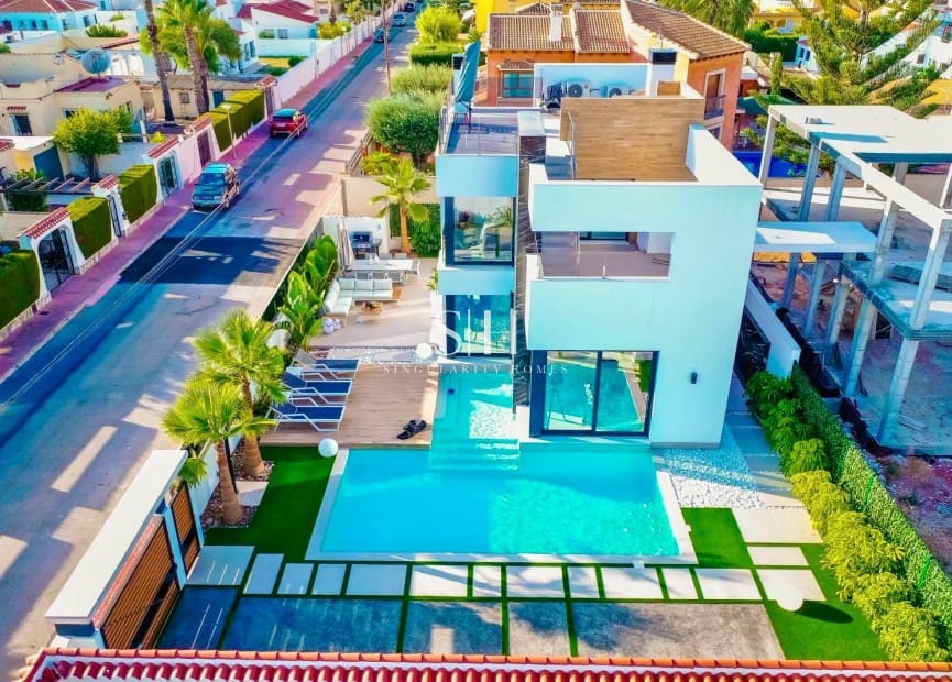 3 Zimmer Villa zu verkaufen in Torrevieja mit Pool Garage - 750.000 € (Ref: 9306730)