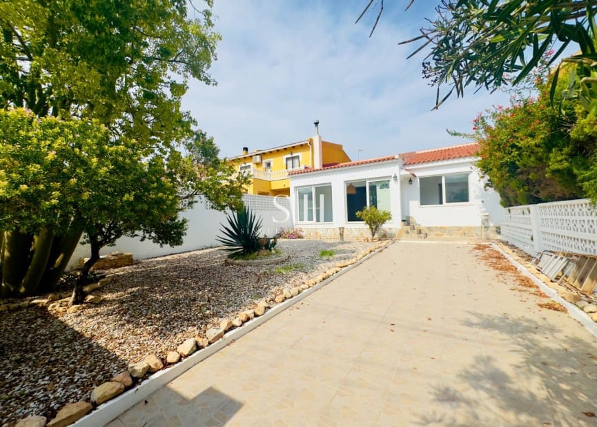 Chalet de 3 habitaciones en Aguas Nuevas en venta - 369.000 € (Ref: 9306920)