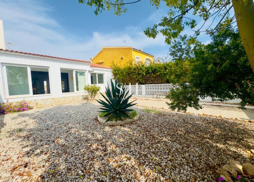 Chalet de 3 habitaciones en Aguas Nuevas en venta - 369.000 € (Ref: 9306920)