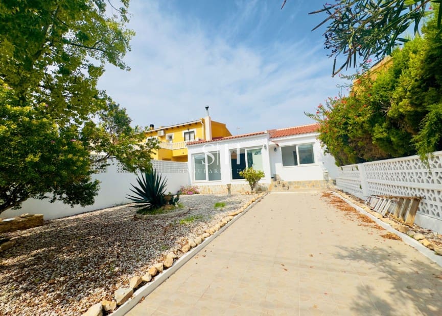 Chalet de 3 habitaciones en Aguas Nuevas en venta - 369.000 € (Ref: 9306920)